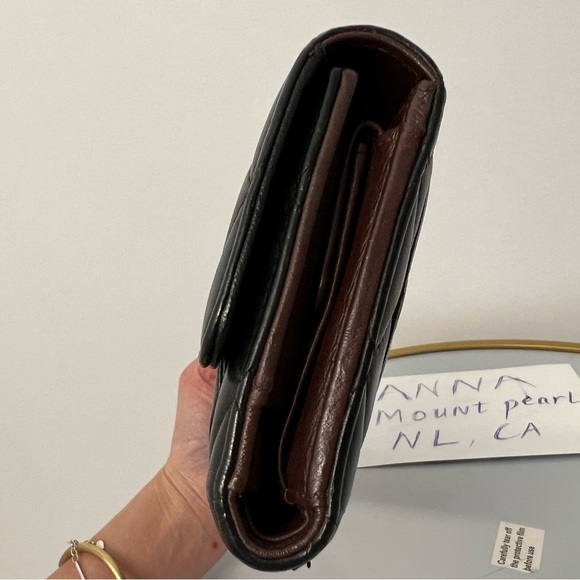 Chanel trifold Authentic- 500 USD/750 Cad - Picture 14 of 14